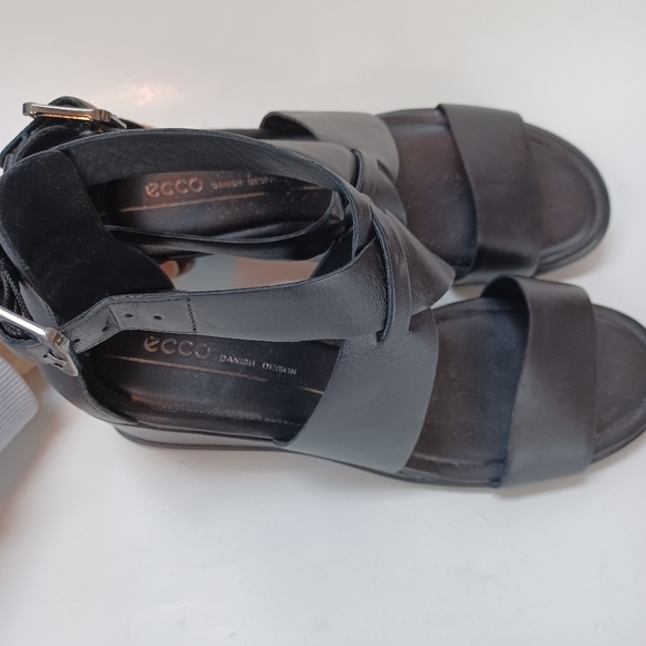 Ecco Wedge Sandals Black Leather Open Toe Ankle Strap Heels Shape 35 Womens 8 - Picture 4 of 16